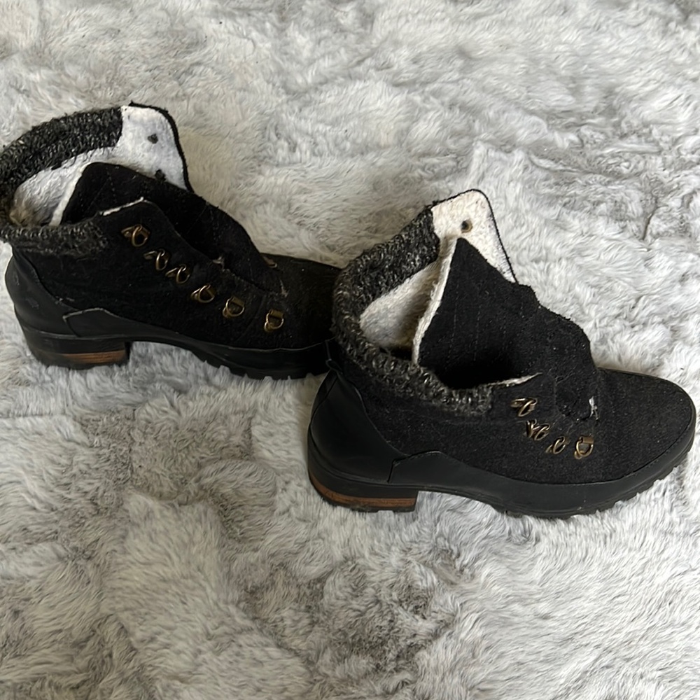 Size 7.5 black boots